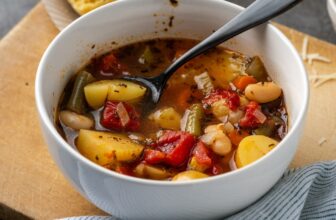 Instant Pot Vegetable Soup | Cookies and Cups