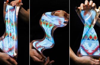 This stretchy screen can twist, expand, and pull just like Laffy Taffy