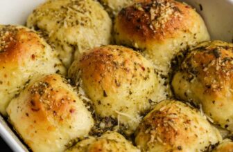 Pesto Parmesan Dinner Rolls – The Stay At Home Chef