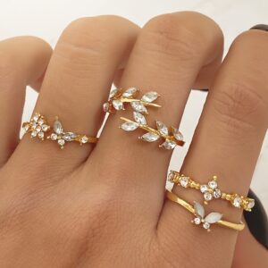 Conjunto de 4 Anéis Elegantes e Requintados Estilo Y2K com Folhas, Flores e Borboletas Brilhantes em Strass para Mulheres – Presente Ideal para Festas, Encontros e Uso Diário