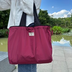 Bolsa de Ombro com Estampa Geométrica Elegante e Cordão – Tote de Poliéster de Alta Capacidade com Múltiplos Bolsos, Bolsa Portátil Dobrável para Viagem e Fitness Feminina, Vermelho/Preto/Cinza