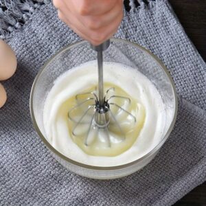 Misturador de Mão Manual com 4 Velocidades – Fio de Metal para Misturar, Bater Creme e Bater Ovos – Ideal para Assar e Cozinhar, Operação sem Fio