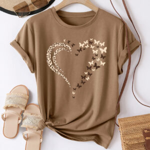 Camiseta casual de manga curta com gola redonda, básica de poliéster feminino, com estampa de coração e borboleta, com leve elasticidade, comprimento regular e ajuste H.