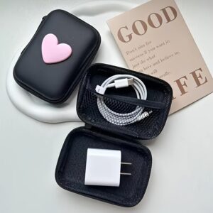 Estojo de armazenamento de carregador e fone de ouvido em forma de coração de couro sintético com fecho de zíper – Design anti-queda, organizador de cabos, sem necessidade de bateria