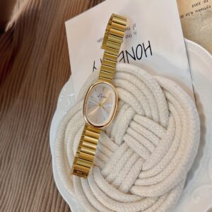 Relógio de Quartzo Feminino Vintage em Tom Dourado – Pulseira Oval Chique de Aço Inoxidável com Display Analógico, Perfeito para Uso Diário & Ocasiões Especiais como Dia dos Namorados, Páscoa, Dia das Mães, Ramadã e Eid – Presente Simples e Luxuoso, Acessórios para Relógio