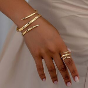 Conjunto de Pulseira e Anel Geométrico Chic para Mulheres – Estilo Punk Vintage, Ferro Dourado, Acessórios Versáteis para Uso Diário e Festas, Pulseiras para Casais