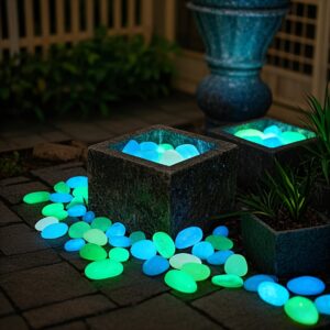 Estas Pedras Brilhantes E Vibrantes, Que Incluem 1200 Peças, São Utilizadas Para Decorar Jardins, Espaços E Calçadas, Mostrando Arte De Jardim Em Metal.