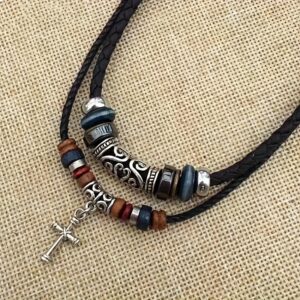 Colar Tribal Preto de Dupla Camada com Colar Trançado Vintage em Couro Sintético e Pingente Cruz