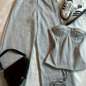 Conjunto de Calças Compridas e Cropped Top com Capuz