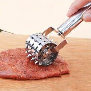 Rolo Amaciador de Carne em Aço Inoxidável com Pinos Afiados – Ferramenta de Cozinha Multifuncional para Bifes, Costeletas de Porco e Mais – Amacie e Dê Sabor às Suas Carnes Sem Esforço