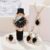 Relógio de Quartzo Elegante de 5 Peças para Senhoras e Conjunto de Joias de Rhinestones – Dial Fashionável e Brilhante do Céu Noturno, Caixa Redonda, Exibição Analógica, Pulseira de Couro PU Durável, Corpo de Liga de Zinco, Movimento de Quartzo de Precisão, Bateria de Botão Não Recarregável – Presente Ideal para Valentines, Aniversários e Aniversários